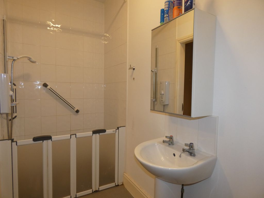 En-Suite - click for photo gallery